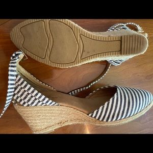 White Mountain canvas wedge espadrilles